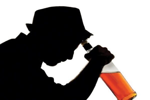 Ein Mann trinkt Alkohol, wie man damit aufhört